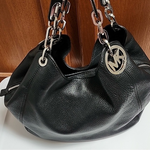 Michael Kors handbag. Soft pebble leather with silver hardware Large MK logos - Picture 3 of 10